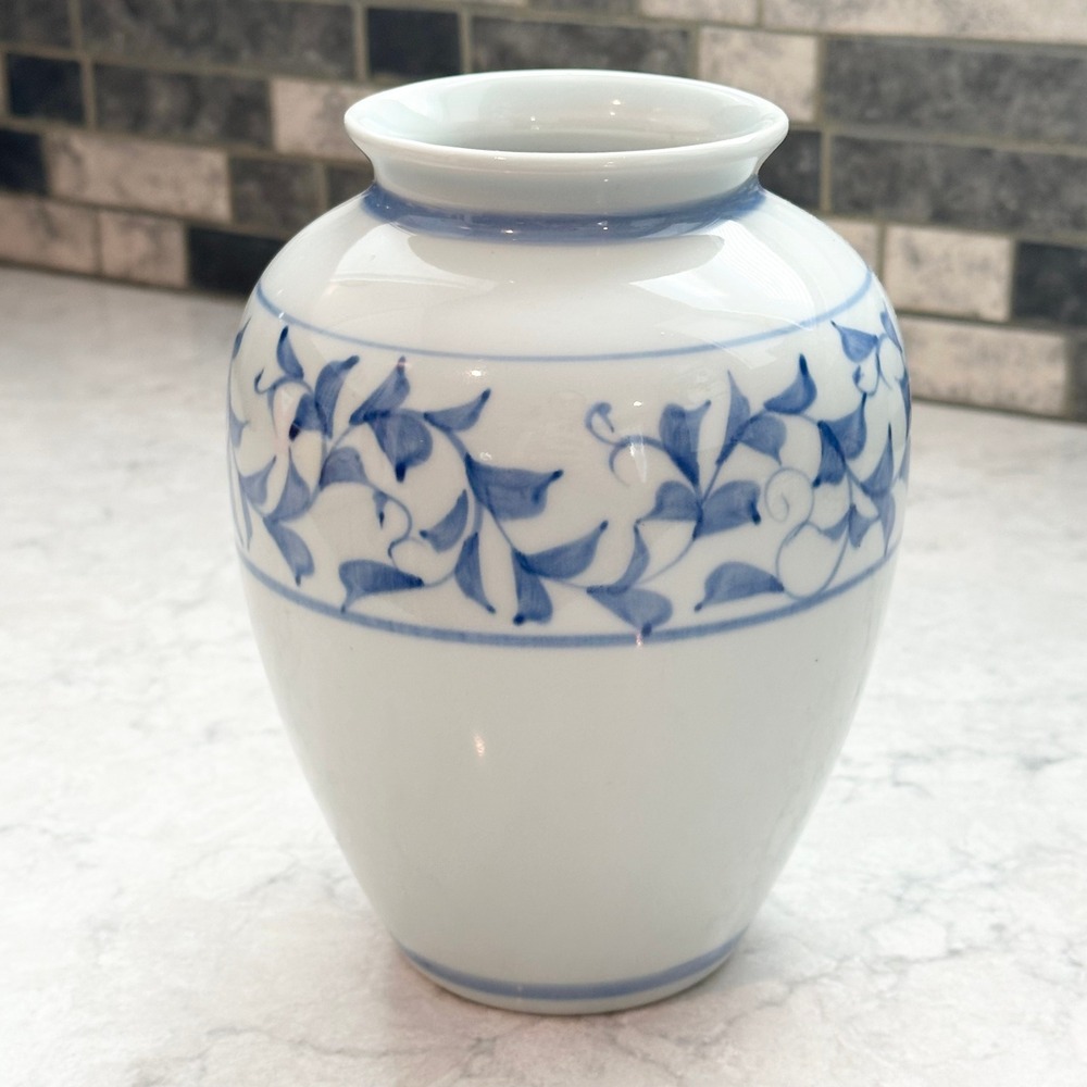 Vintage Japanese Blue White Porcelain Floral Vase Ginger Jar Style 8 Inch